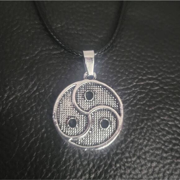 Women's triskelion pendant necklace silver tone bdsm kink lifestyle pendant - Picture 2 of 5